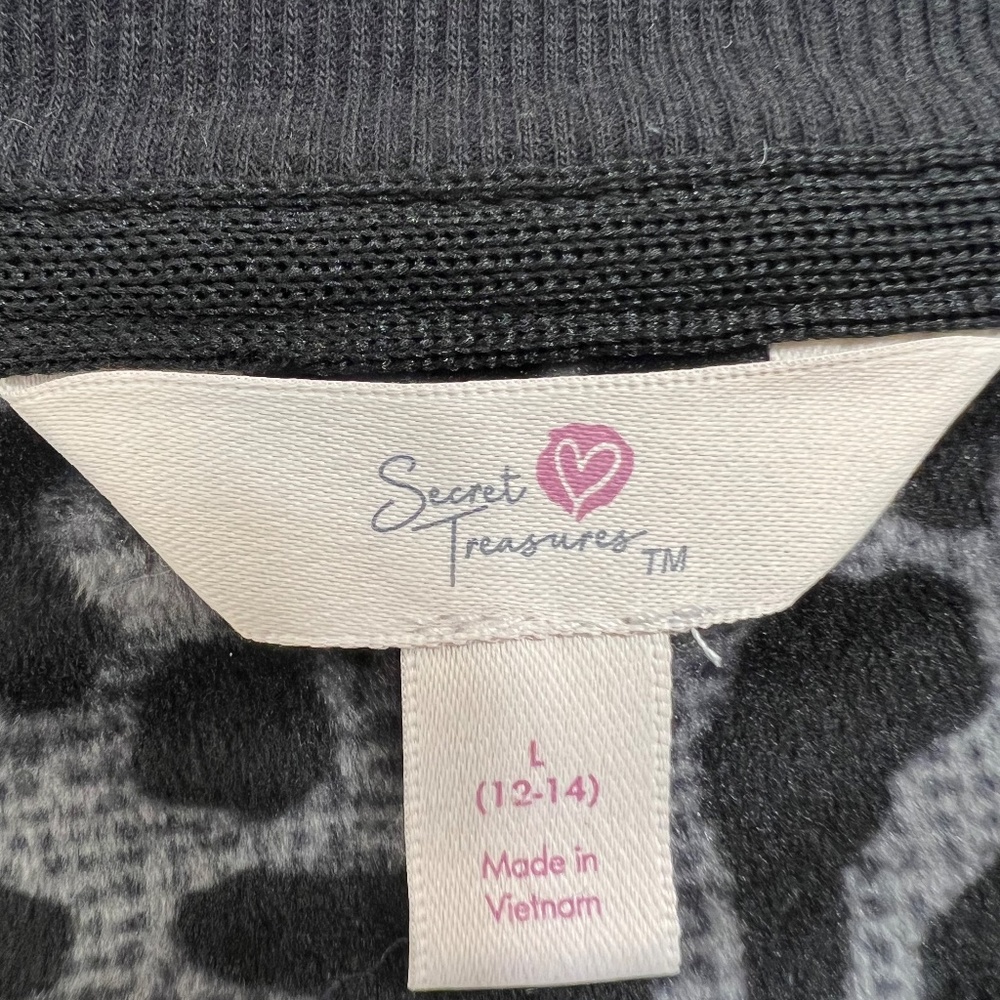 Secret Treasures Long Sleeve Animal Print Blouse--Size Large (12-14) - Picture 3 of 5